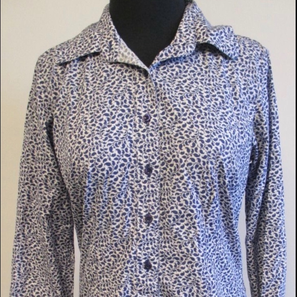 Thomas Pink button up long sleeve, size 8.